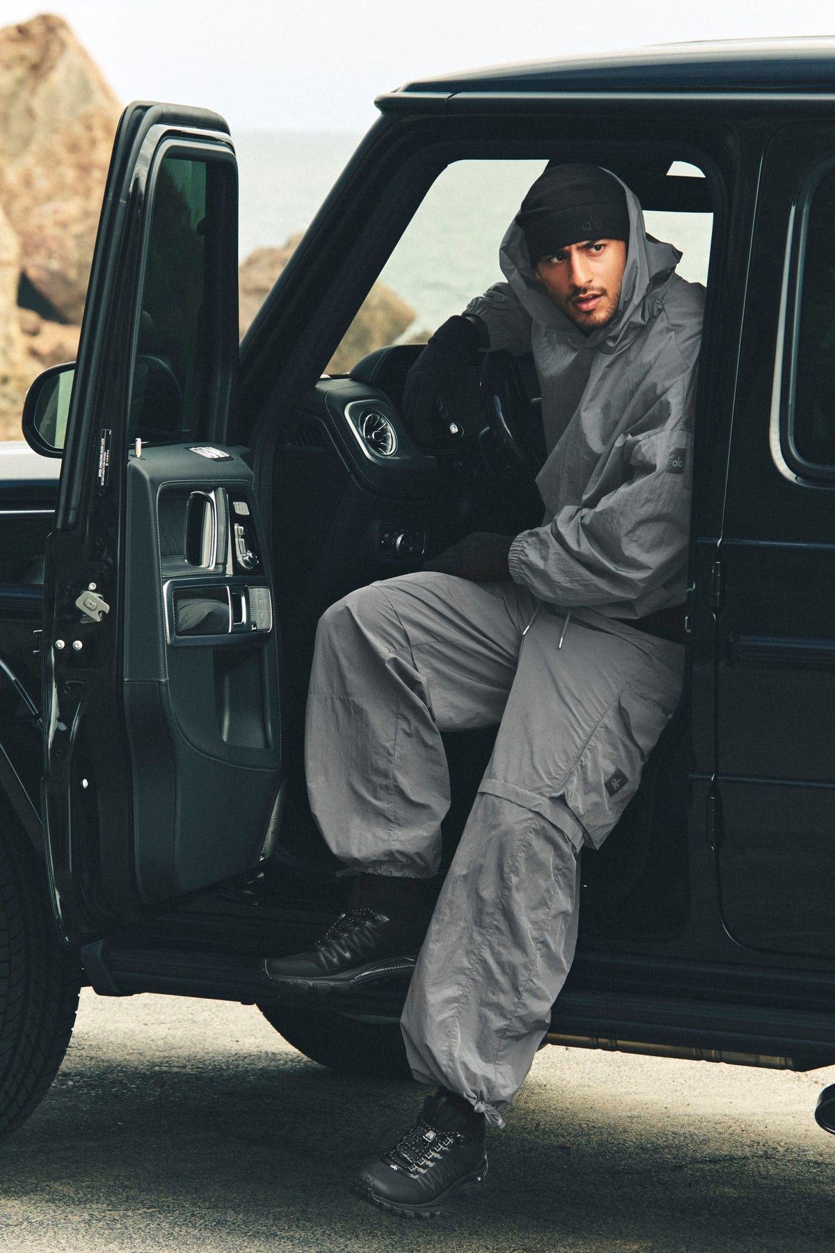 Alo Yoga Axis Cargo Trouser in Monument