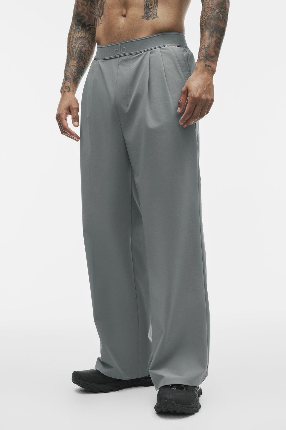Alo Yoga Suited Trouser in Monument, product image 3 of 5