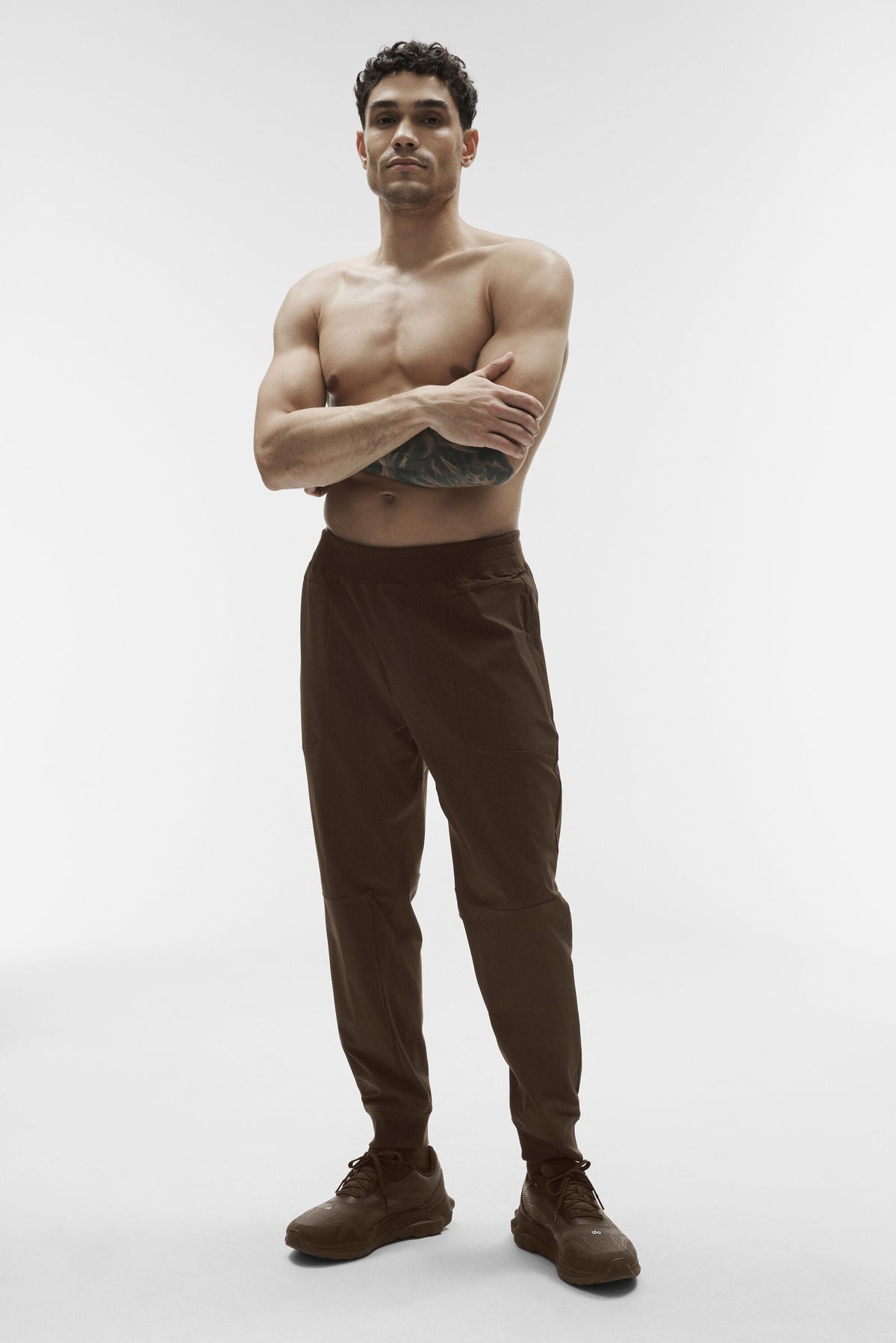 Alo Yoga Co-Op Pant (Regular) in Espresso, product image 3 of 4