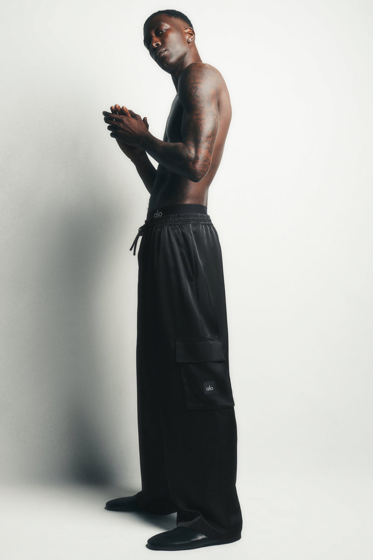 Alo Yoga Satin Horizon Straight Leg Cargo Pant in Black