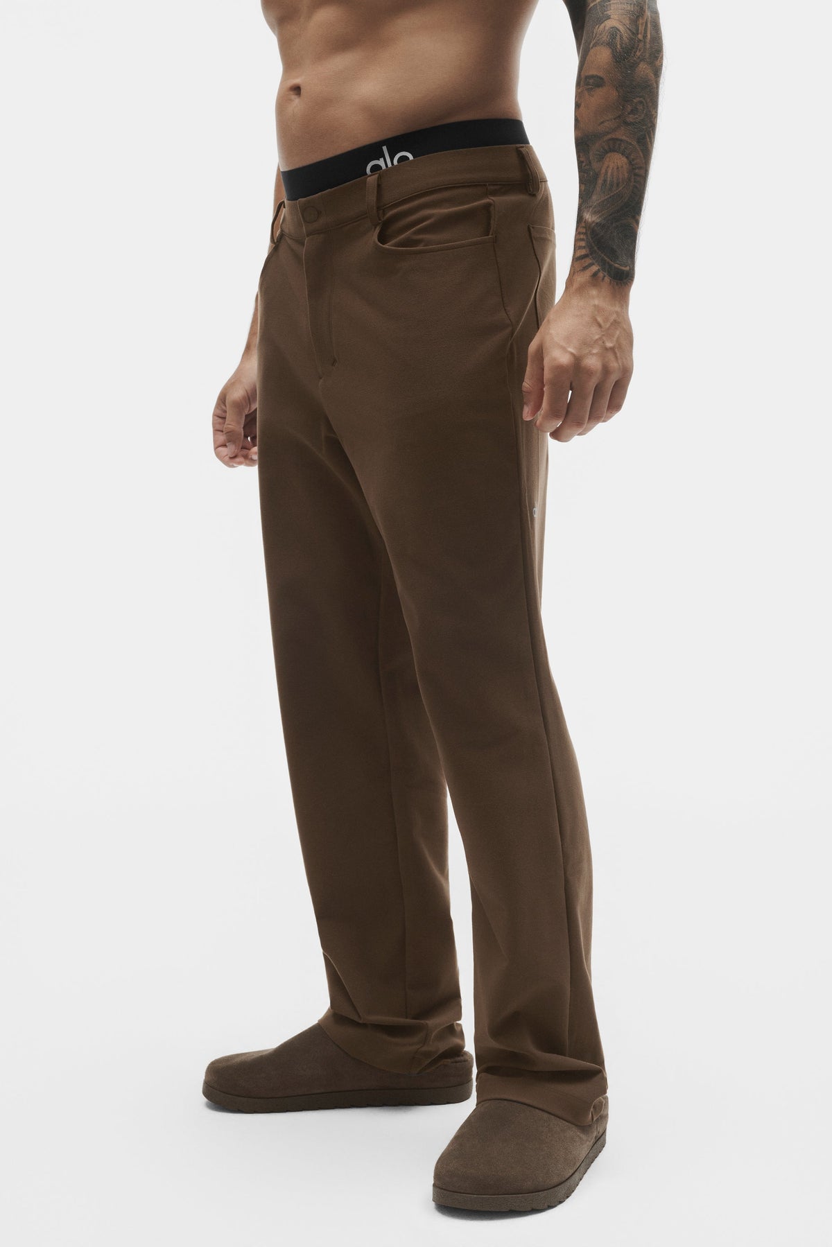 Alo Yoga Conquer Max 4 Pocket Pant in Espresso, product image 3 of 5