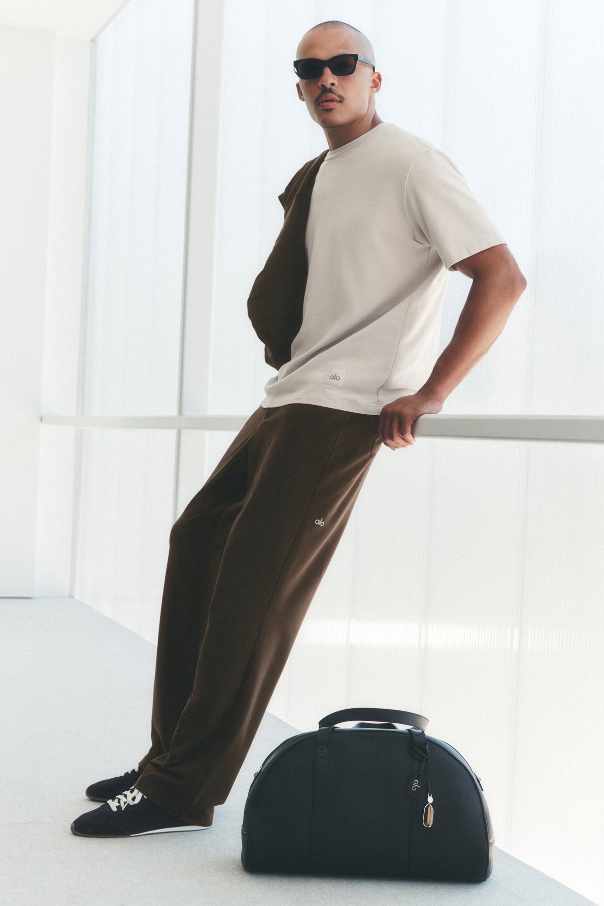 Alo Yoga Conquer Max 4 Pocket Pant in Espresso