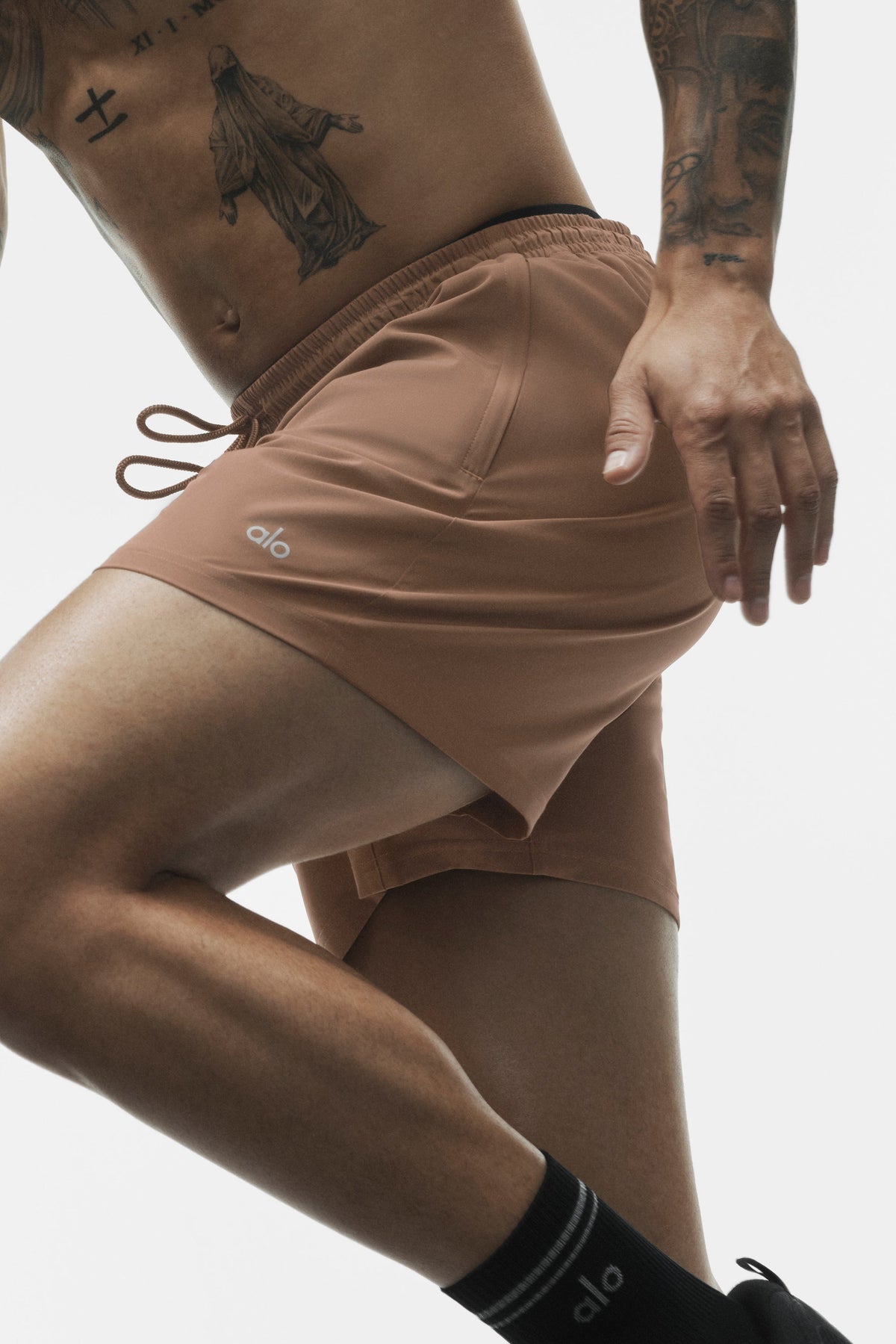 Alo Yoga 5" Circuit Short in Java Brown, product image 4 of 4