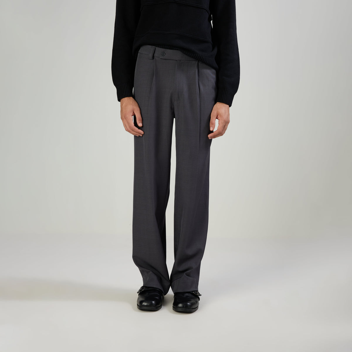 CLASSIC PLEATED TROUSERS - GRAY by Warping Theories