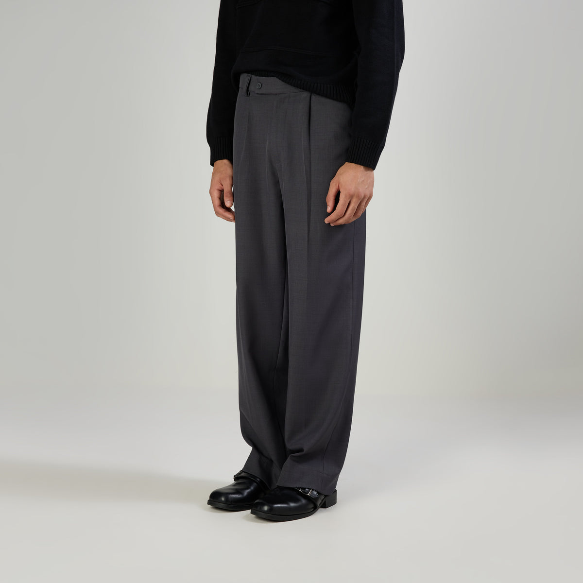 CLASSIC PLEATED TROUSERS - GRAY by Warping Theories