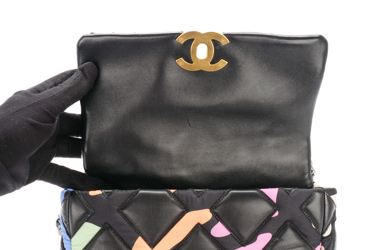 Chanel Medium 19 Black Lambskin Gold Hardware - view 9