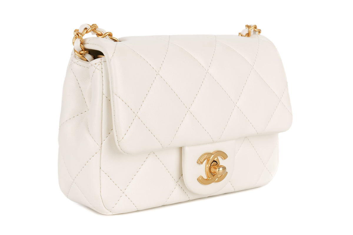 Chanel Mini Bag White Pearl Lambskin Gold Hardware - view 2