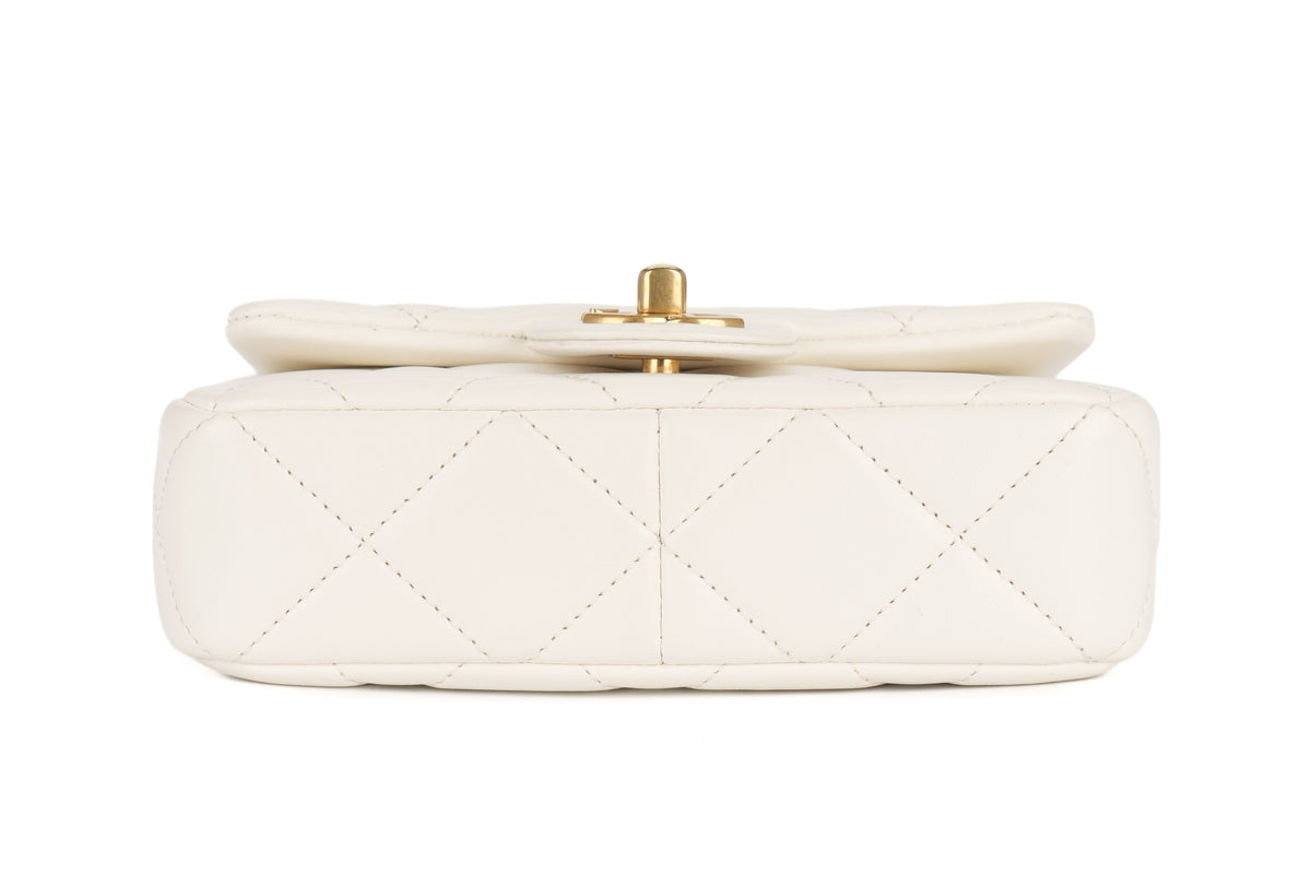 Chanel Mini Bag White Pearl Lambskin Gold Hardware - view 6