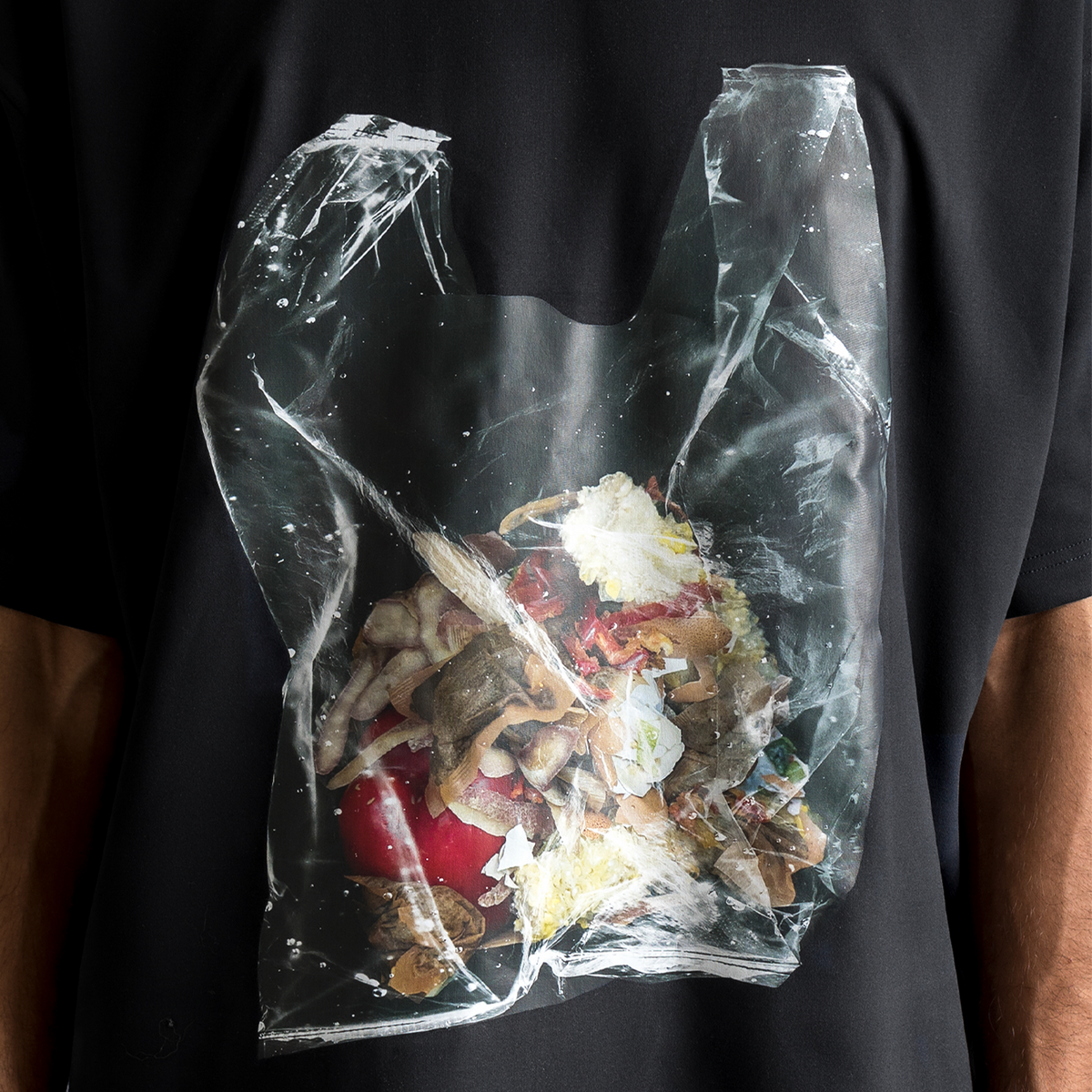 'Garbage' T-shirt (Black) by HUEMN