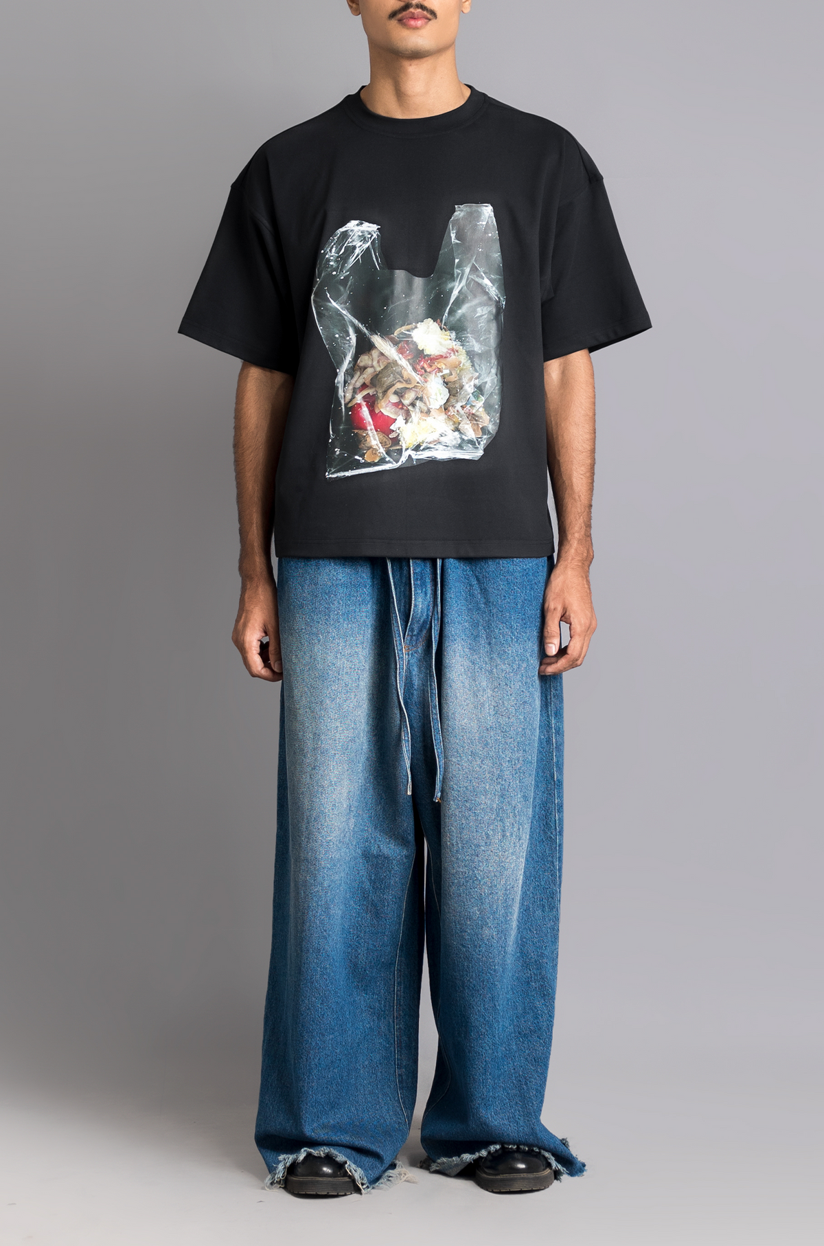 'Garbage' T-shirt (Black) by HUEMN
