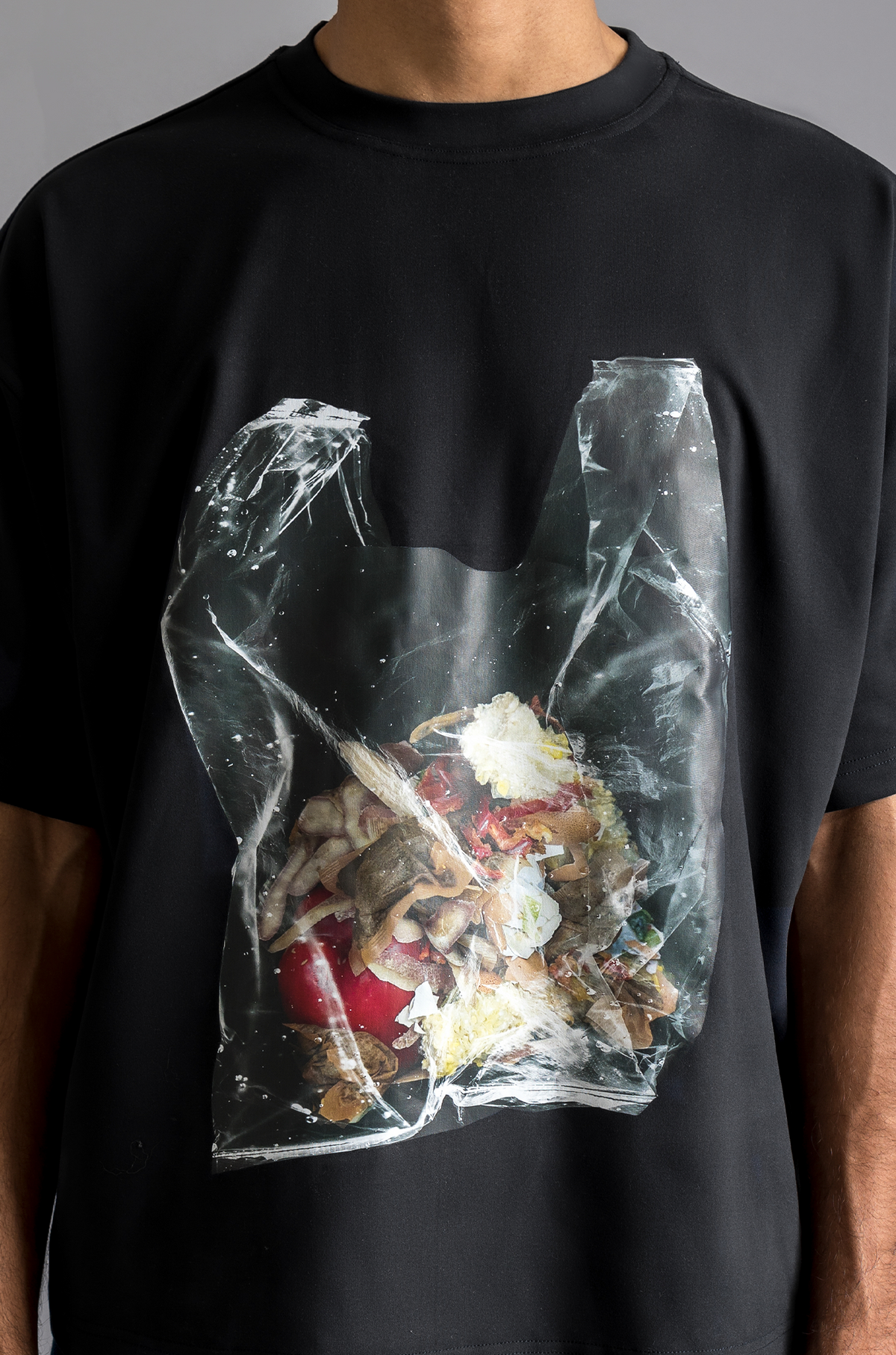 'Garbage' T-shirt (Black) by HUEMN