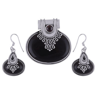 Alluring Handcrafted Wire Work on Black Onyx Oval,Round Shape 925 Sterling Solid Silver Pendant Sets - R8200004-19