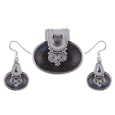 Beautiful Wire Coiling work On Labradorite Oval,Round Shape 925 Sterling Solid Silver Pendant Sets - R8200004-8