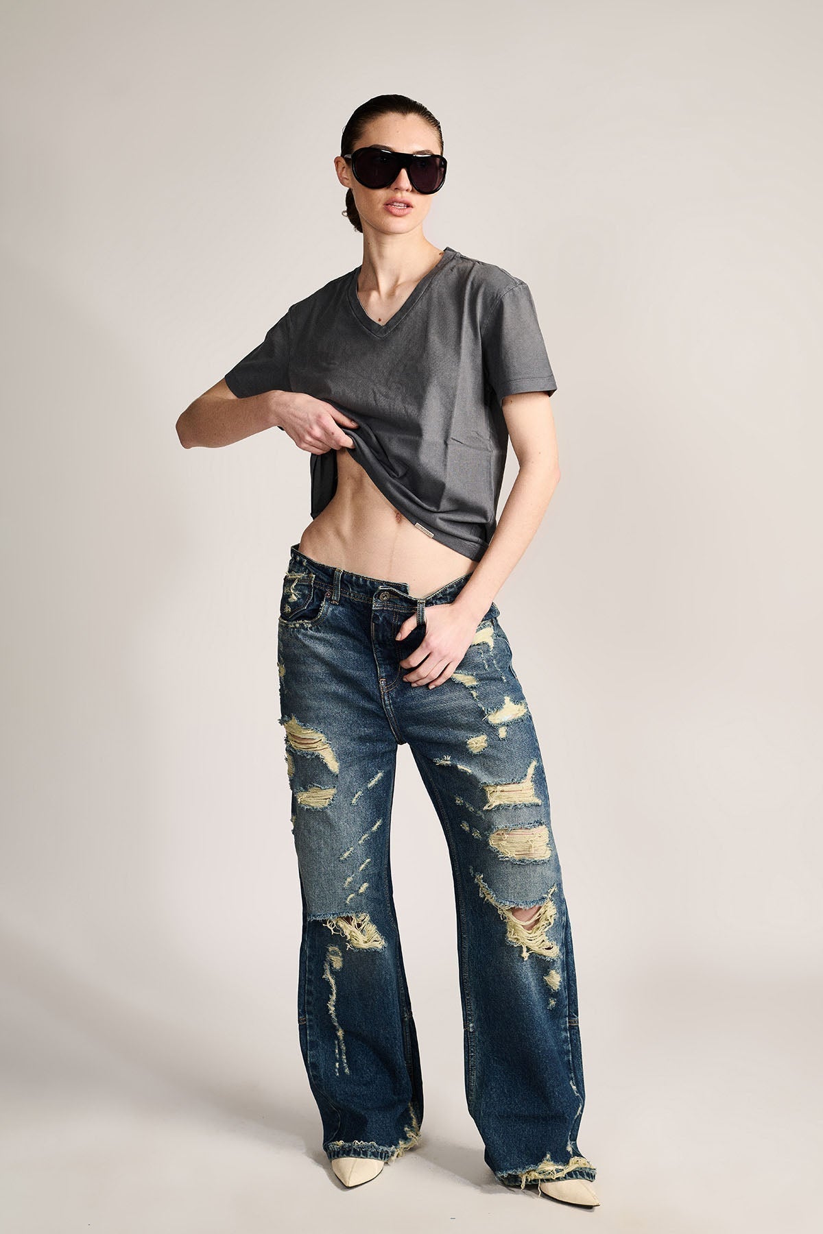 THE SILENCE — V-NECK TEE by Temporary Clo