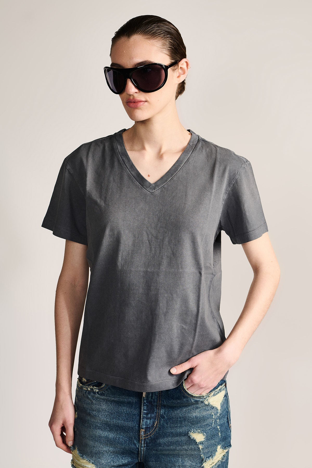 THE SILENCE — V-NECK TEE by Temporary Clo