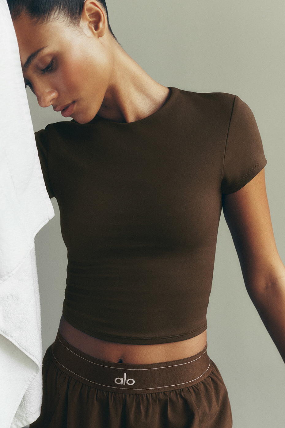 ALO Softsculpt Precision Short Sleeve Top - Espresso (W1479R)