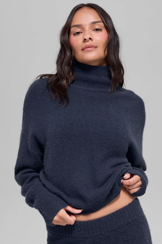 Wool Cashmere Cropped New Class Turtleneck Sweater - Navy (W31006R)