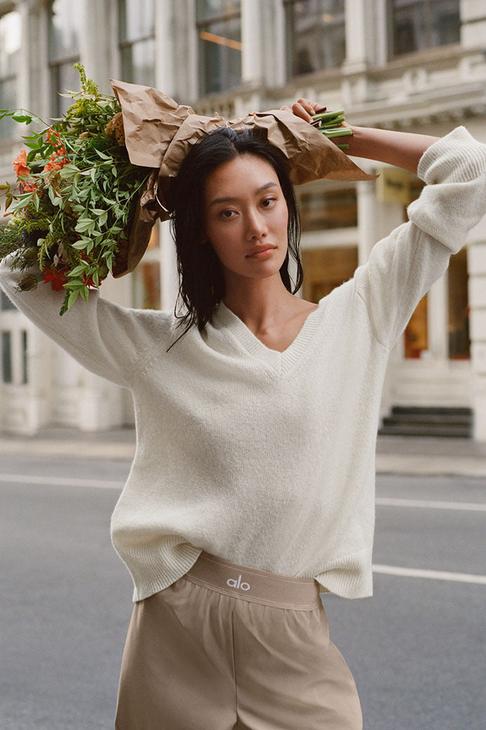 Wool Cashmere New Class Oversized V-Neck Sweater - Ivory (W31060R)