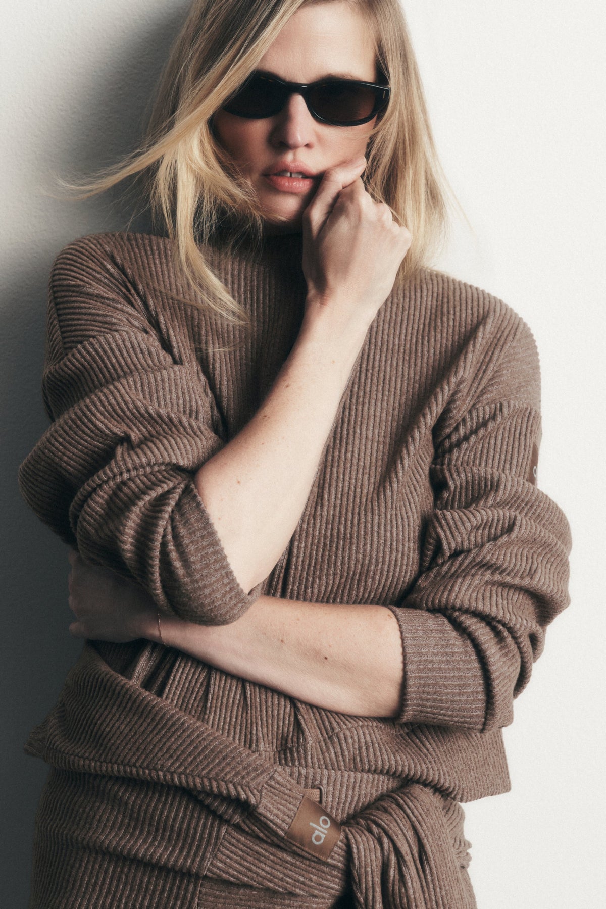 Alo Yoga Muse Crew Neck Pullover in Java Brown Heather
