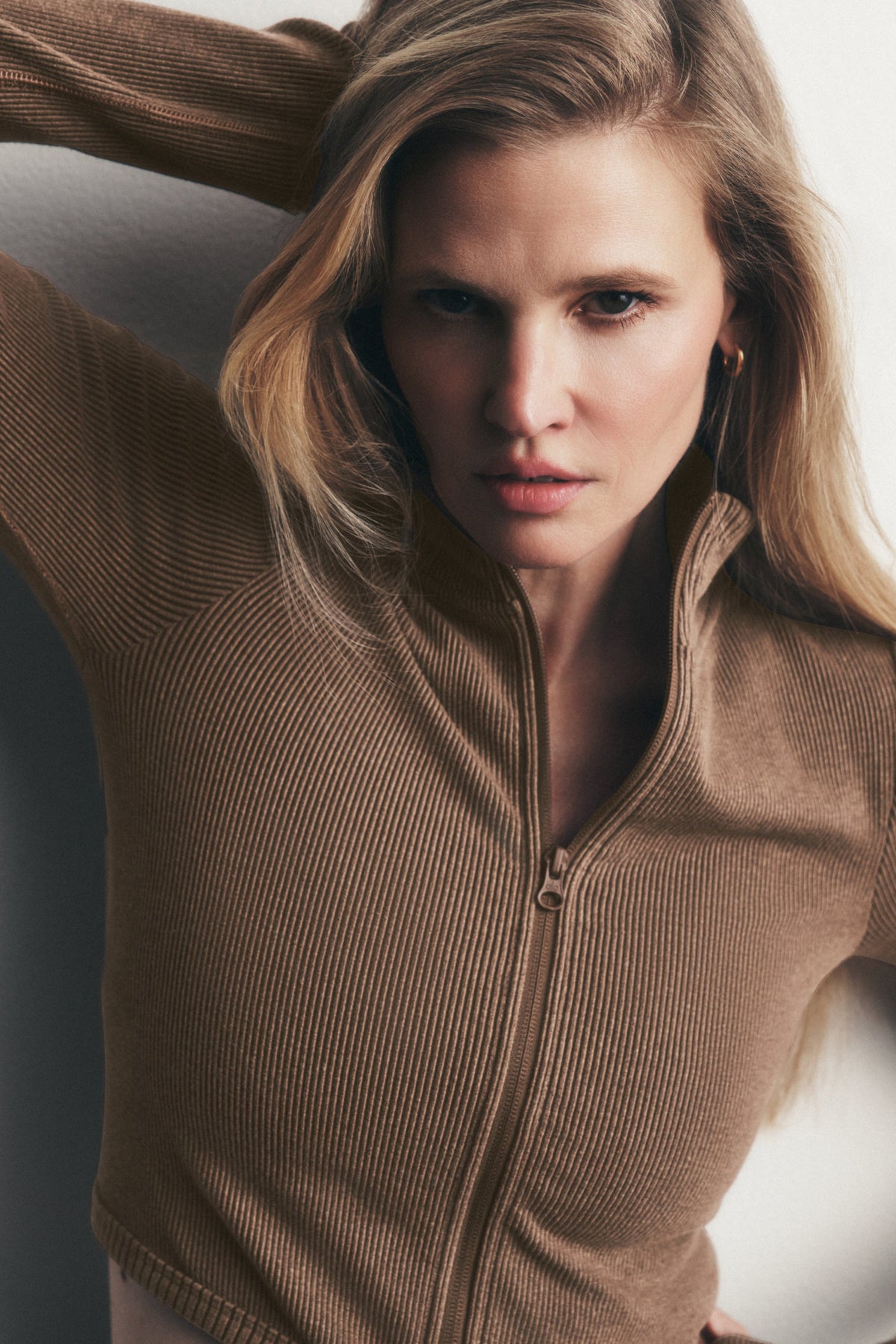 Alo Yoga Seamless Two Tone Rib Jacket in Java Brown