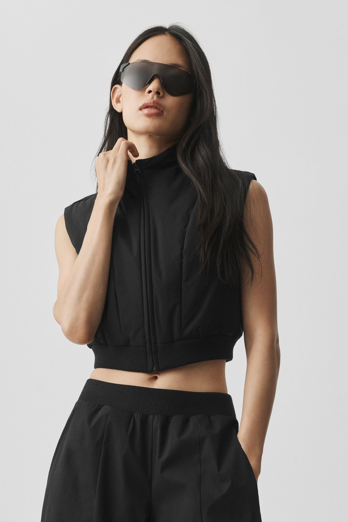Alo Yoga Momentum Vest in Black, product image 4 of 5