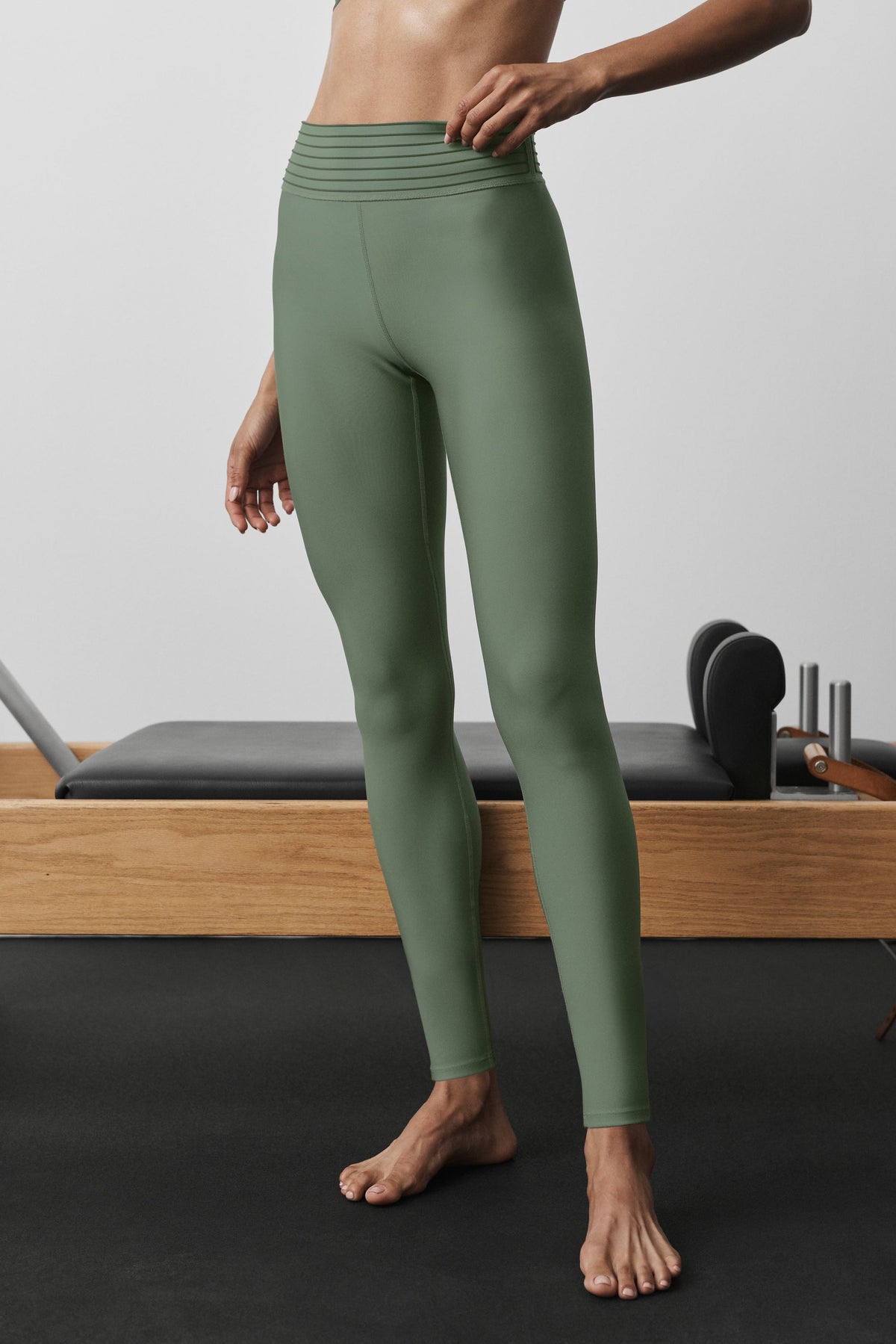 Alo Yoga Airlift High-Waist 7/8 Lotus Legging in Bamboo Green, product image 3 of 5