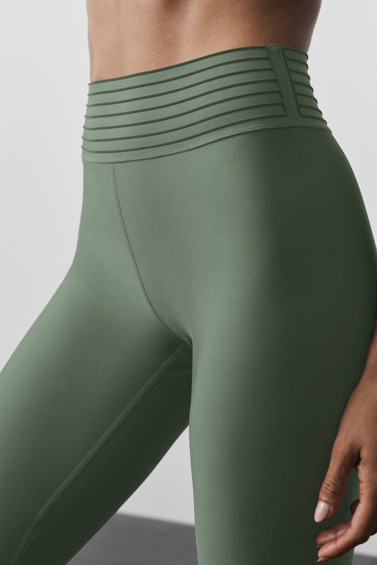 Alo Yoga Airlift High-Waist 7/8 Lotus Legging in Bamboo Green, product image 2 of 5