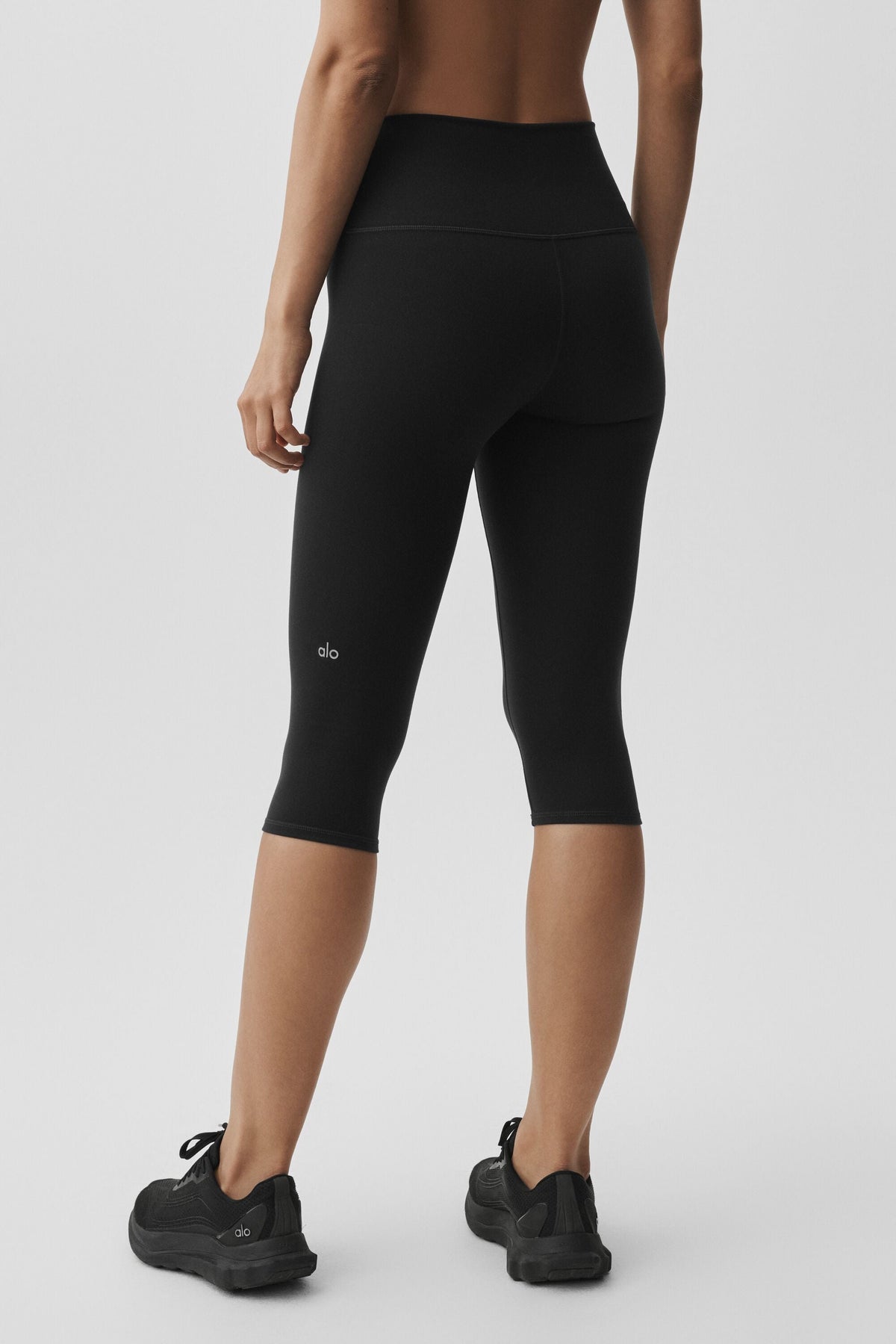 Alo Yoga 16" High-Waist Airbrush Capri in Black, product image 4 of 6