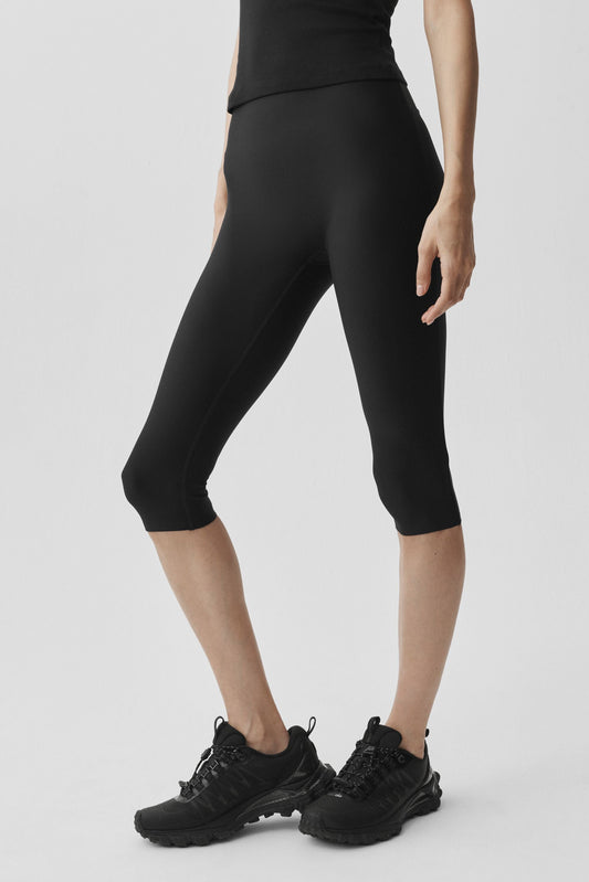Airlift High-Waist Sleek Capri - Black (W54396R)