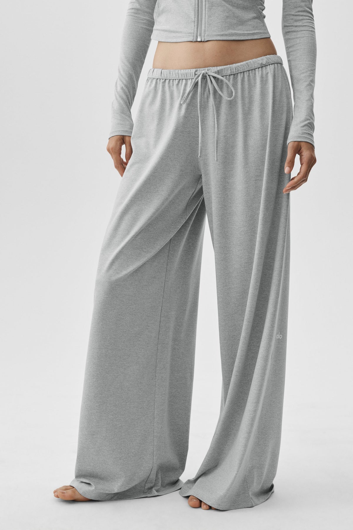 Alo Yoga Alosoft Mid-Rise Finesse Wide Leg Sweatpant in Vintage Athletic Heather, product image 4 of 6