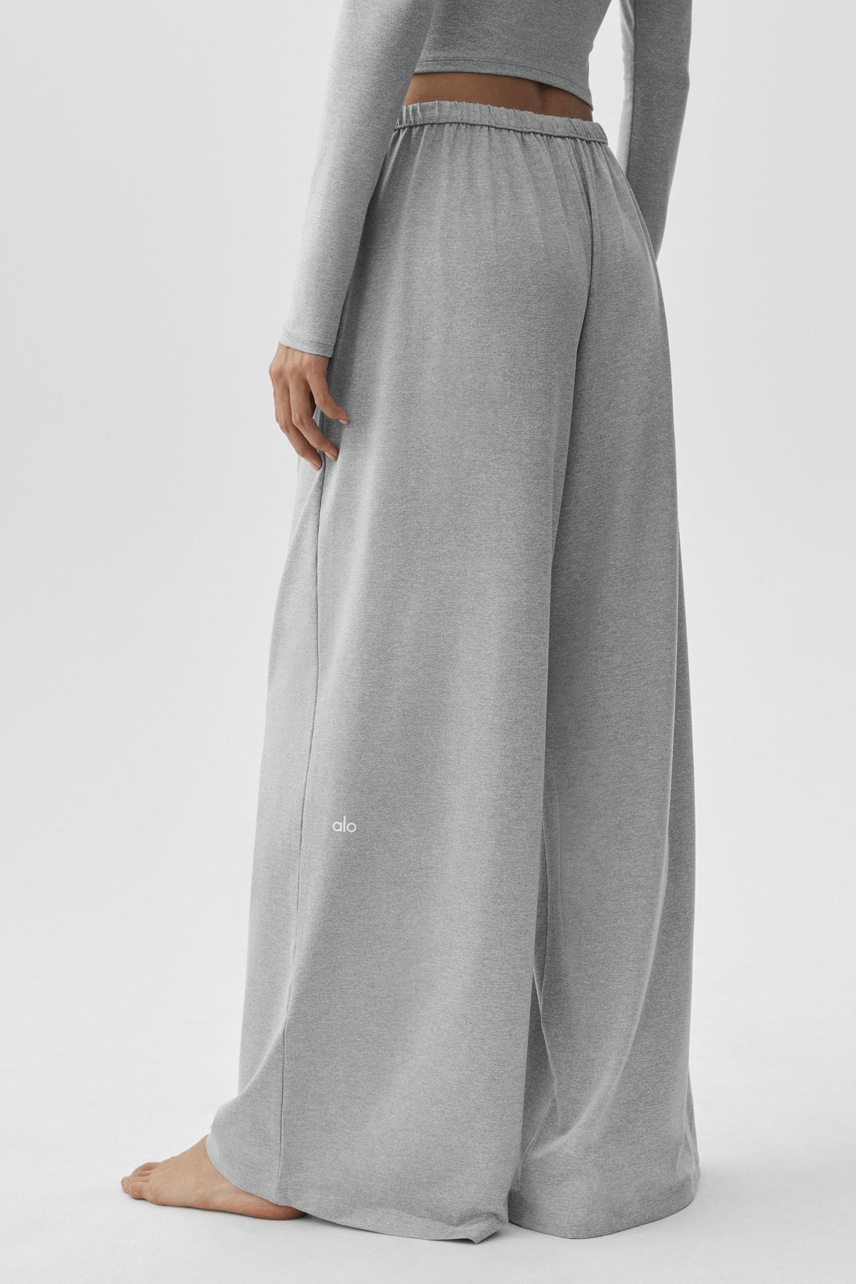 Alo Yoga Alosoft Mid-Rise Finesse Wide Leg Sweatpant in Vintage Athletic Heather, product image 3 of 6