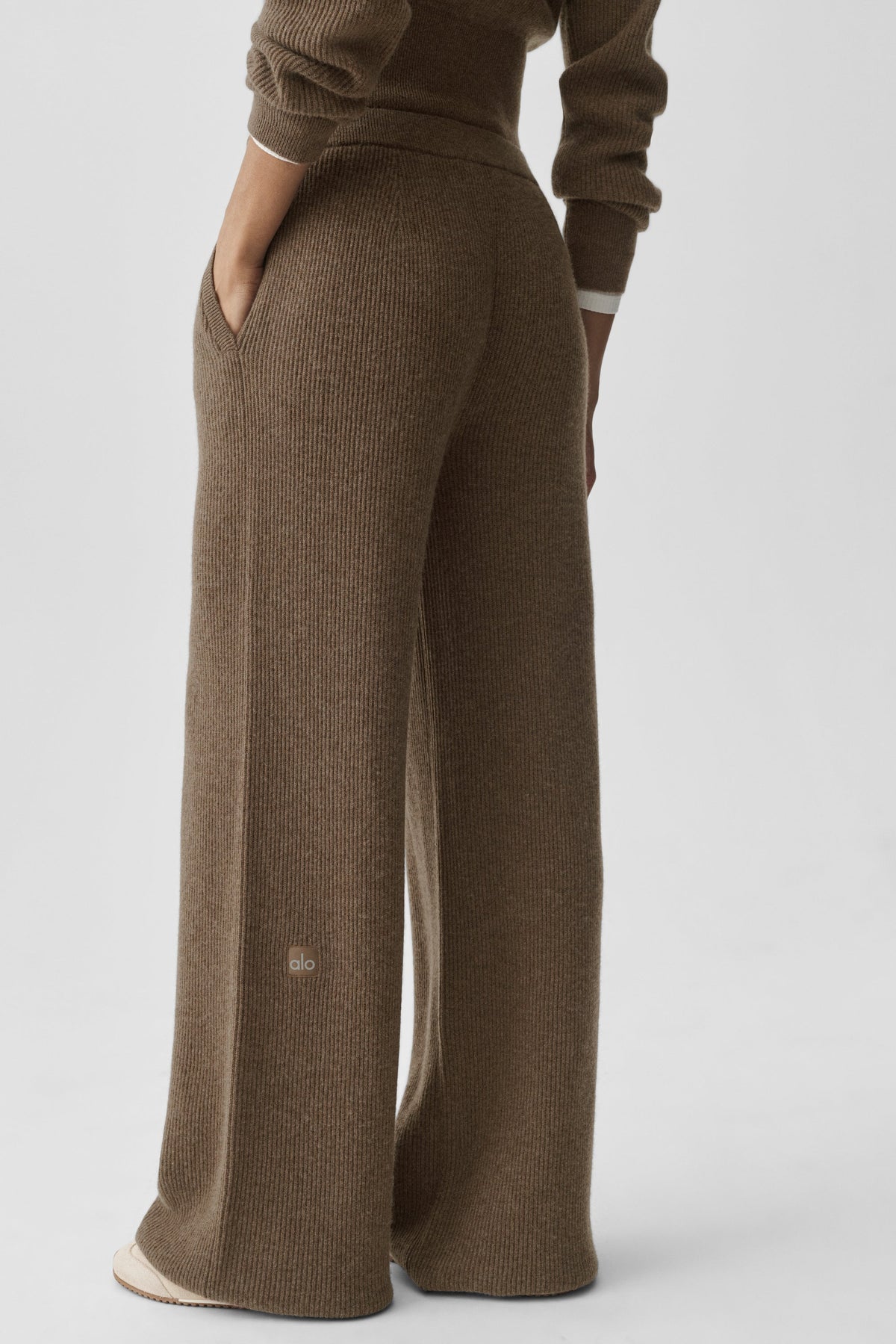 Alo Yoga Cashmere Wool Low-Rise Harmony Trouser (Regular) in Java Brown Heather, product image 4 of 5