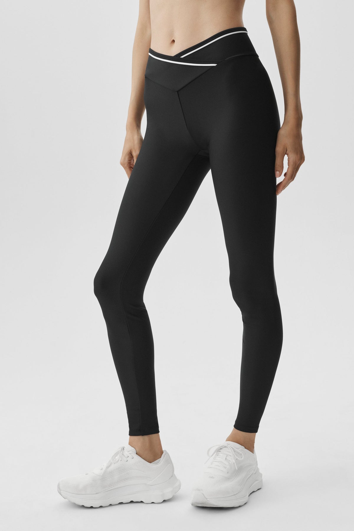 Alo Yoga Airlift High-Waist Trifecta Legging in Black/White