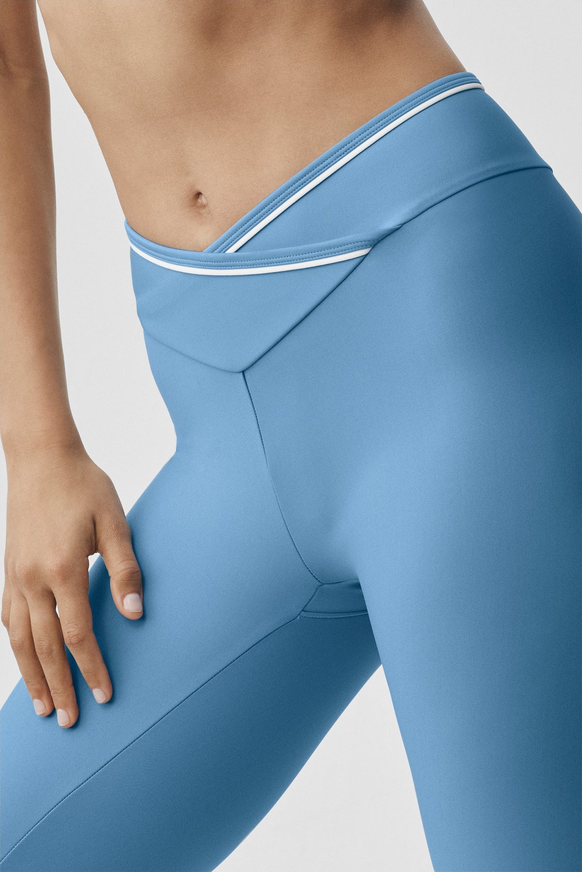 Alo Yoga Airlift High-Waist Trifecta Legging in California Blue/White, product image 3 of 4