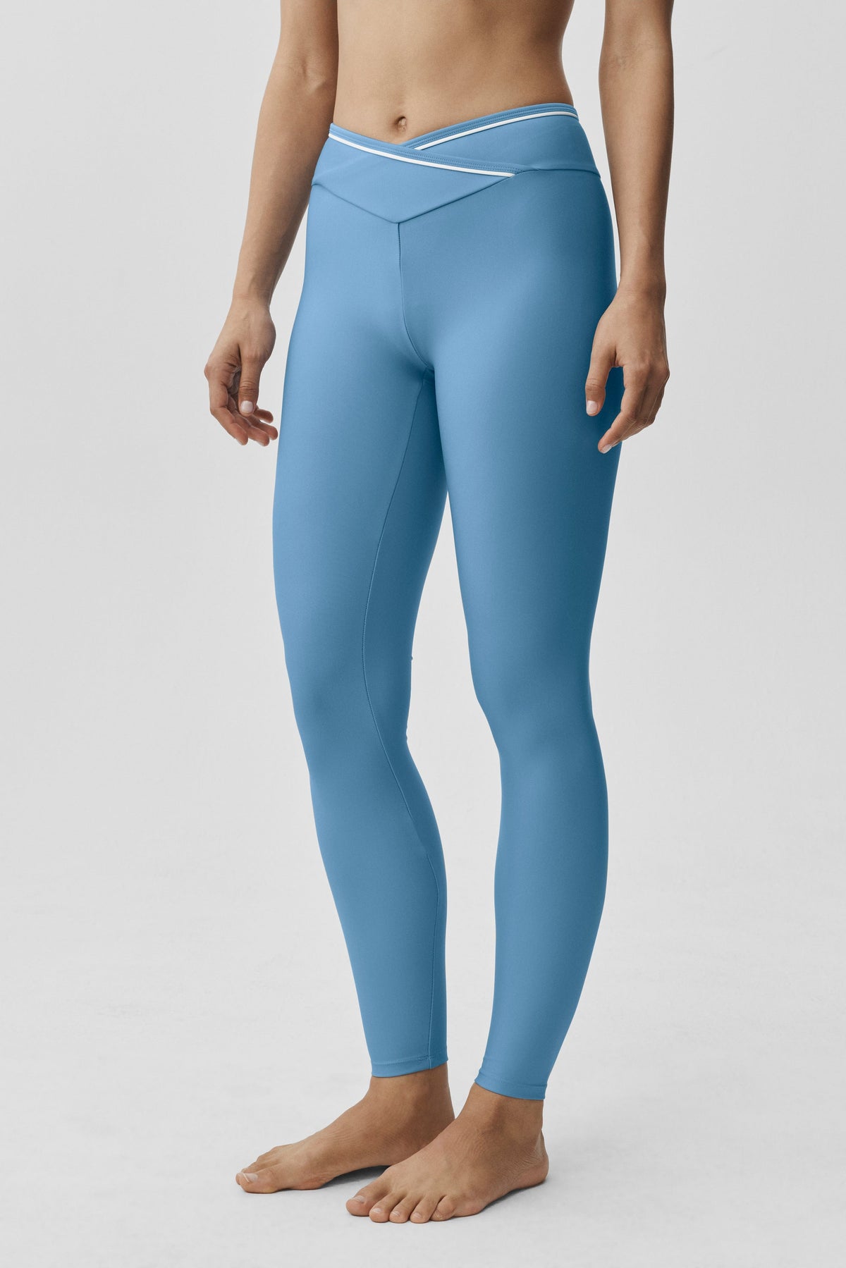Alo Yoga Airlift High-Waist Trifecta Legging in California Blue/White