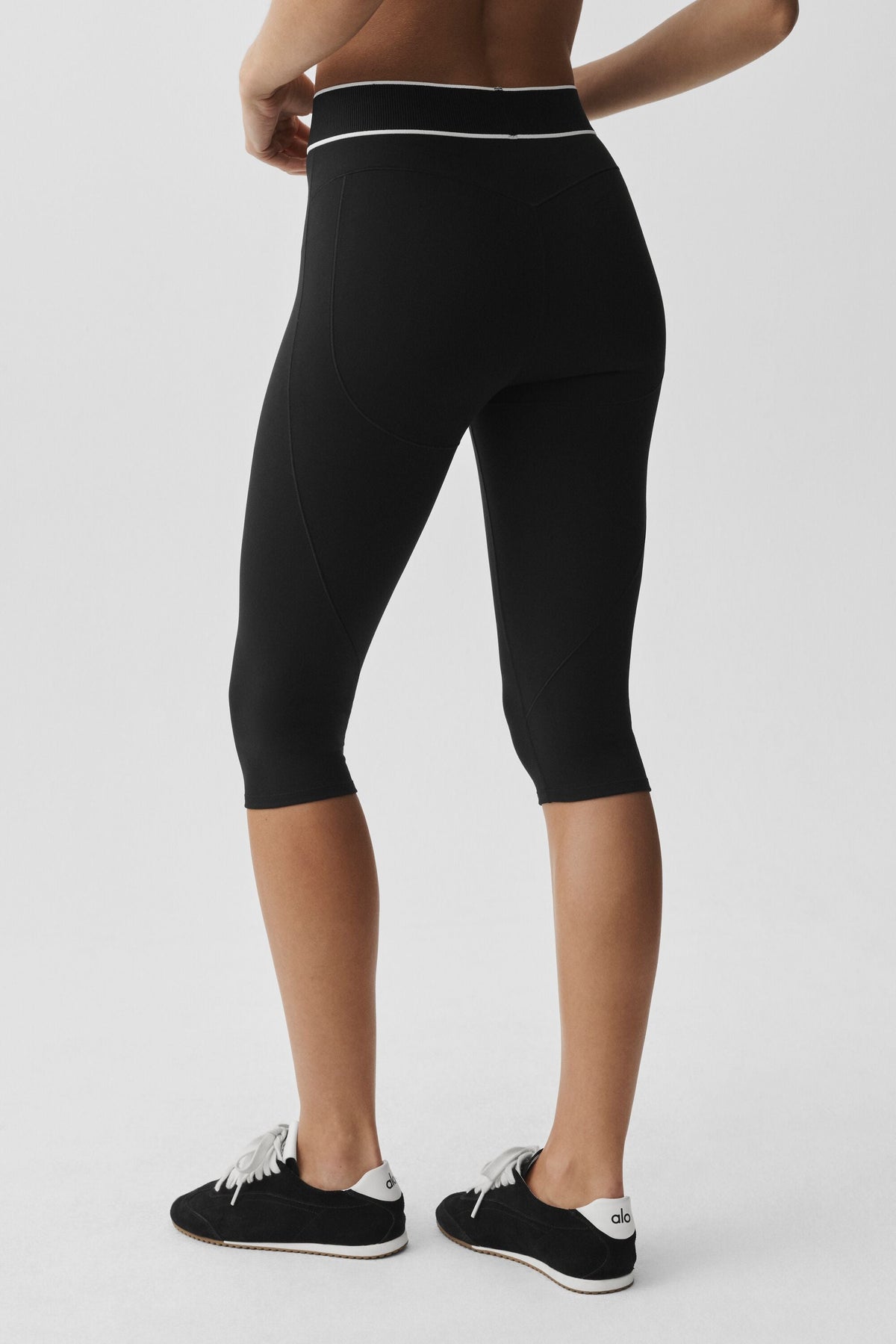 Alo Yoga Softsculpt High-Waist Amp It Up Capri in Black, product image 3 of 4