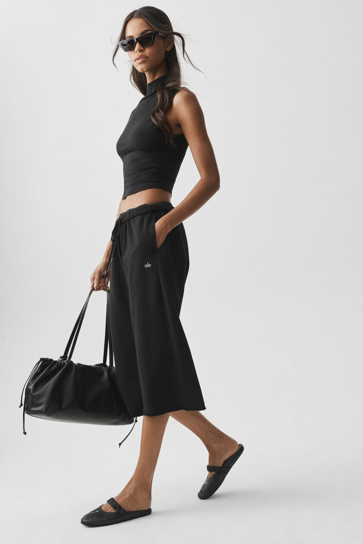 Alo Yoga Chill Cutoff Sweatpant in Black