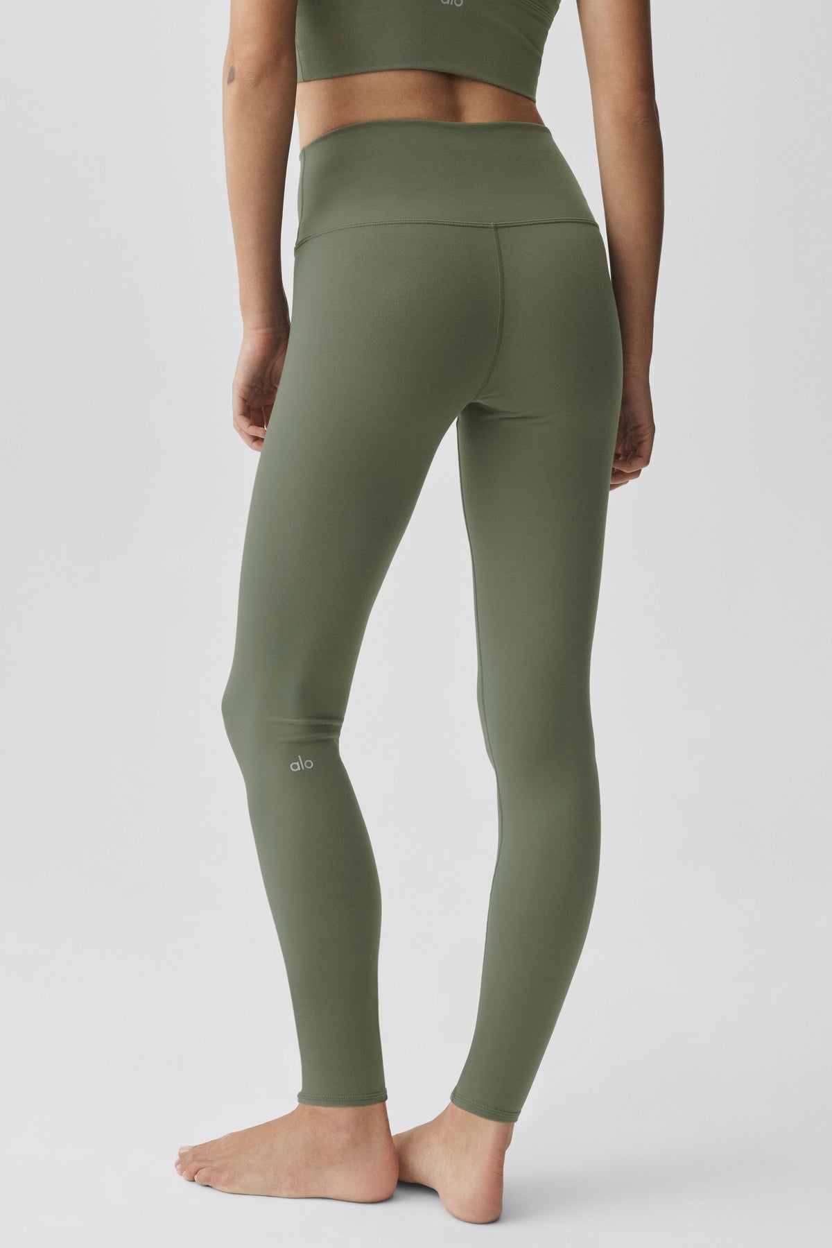 Alo Yoga 7/8 High-Waist Airbrush Legging in Bamboo Green, product image 2 of 4