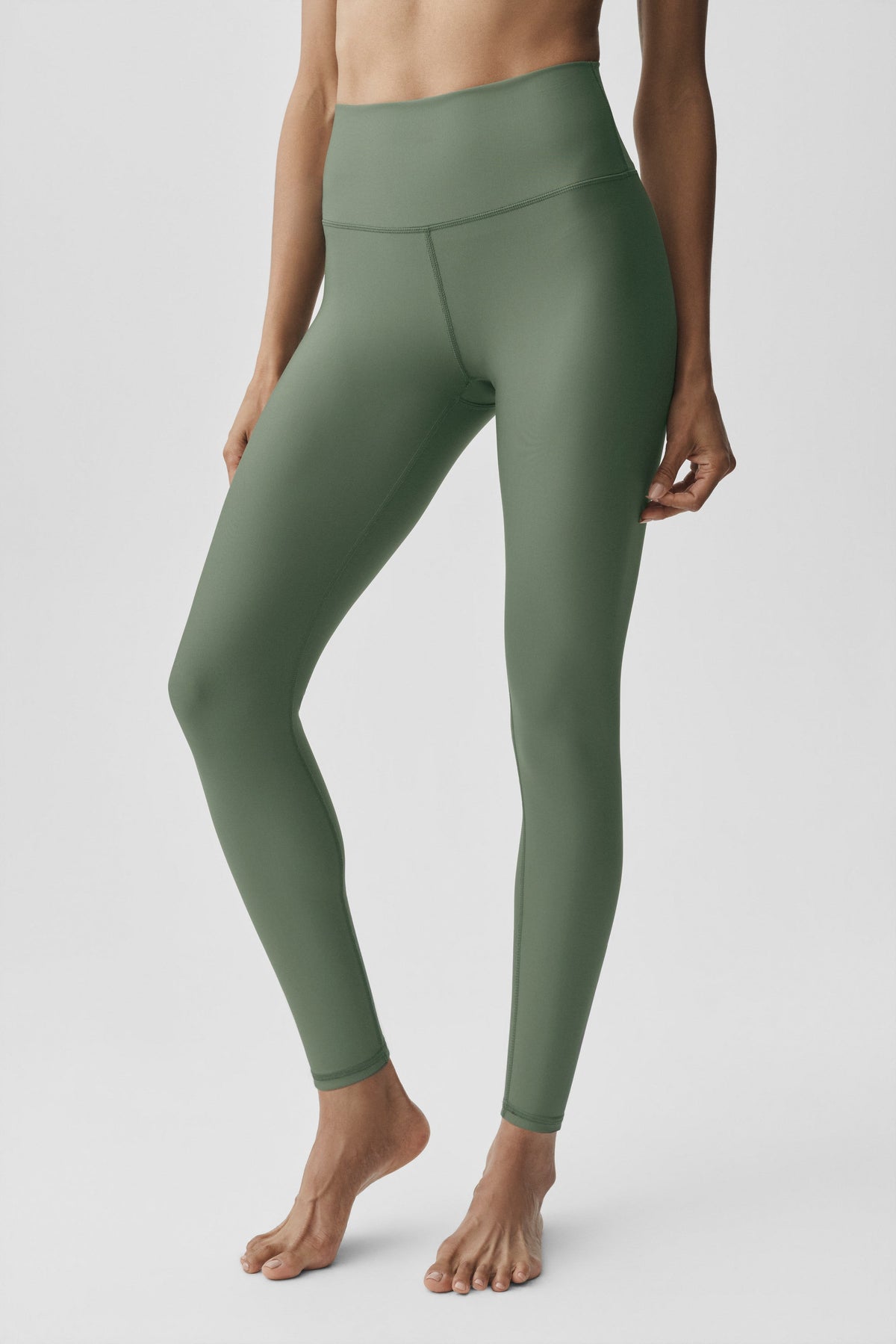 Alo Yoga 7/8 High-Waist Airlift Legging in Bamboo Green, product image 3 of 4