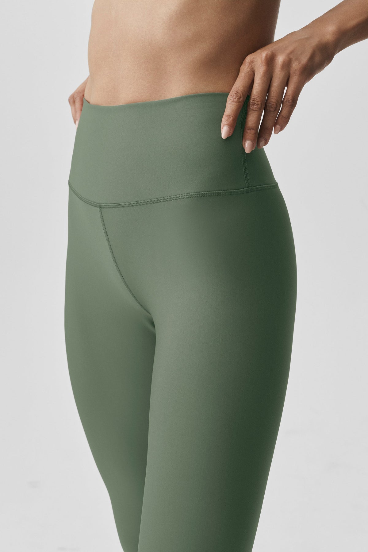 Alo Yoga 7/8 High-Waist Airlift Legging in Bamboo Green, product image 4 of 4