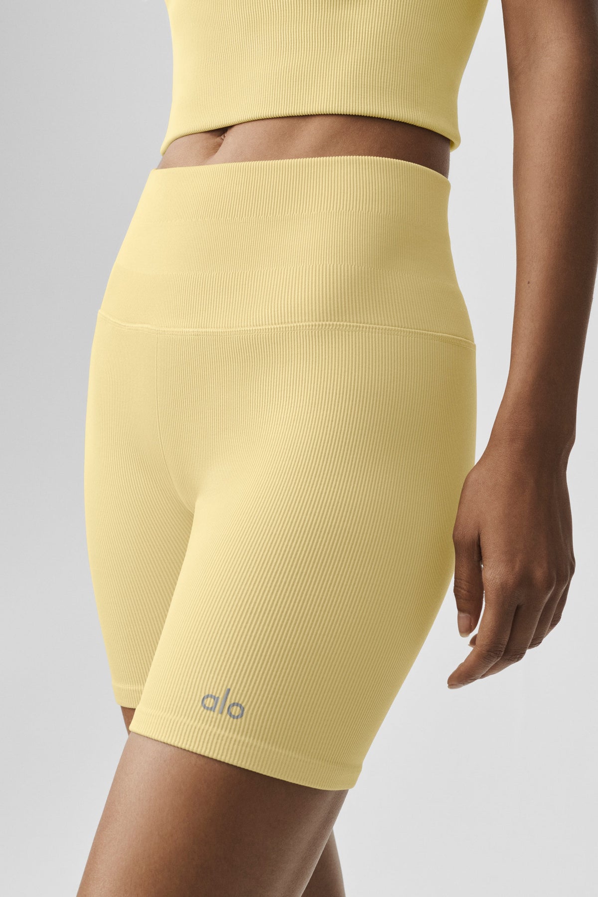 Alo Yoga 5" Seamless Ribbed Favorite Short in Warm Butter, product image 4 of 4