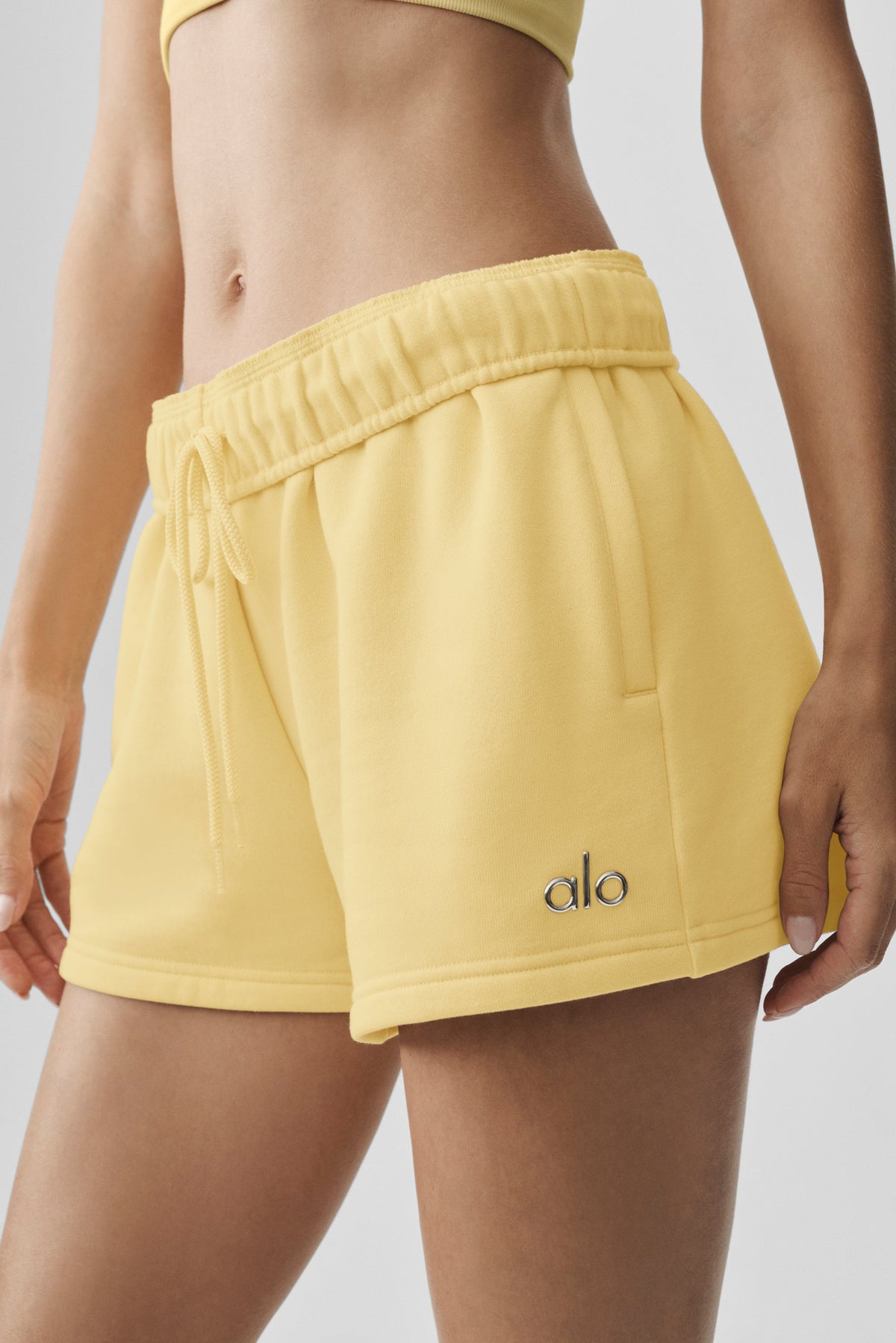 Alo Yoga Accolade Short in Warm Butter, product image 4 of 5