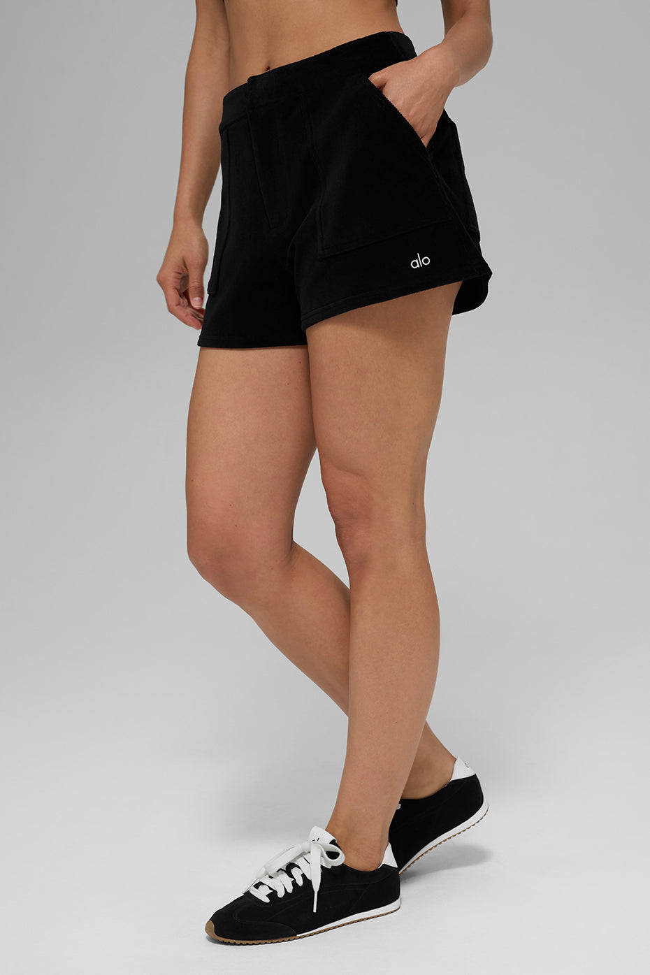 Micro Corduroy On Duty Short - Black (W6515R)