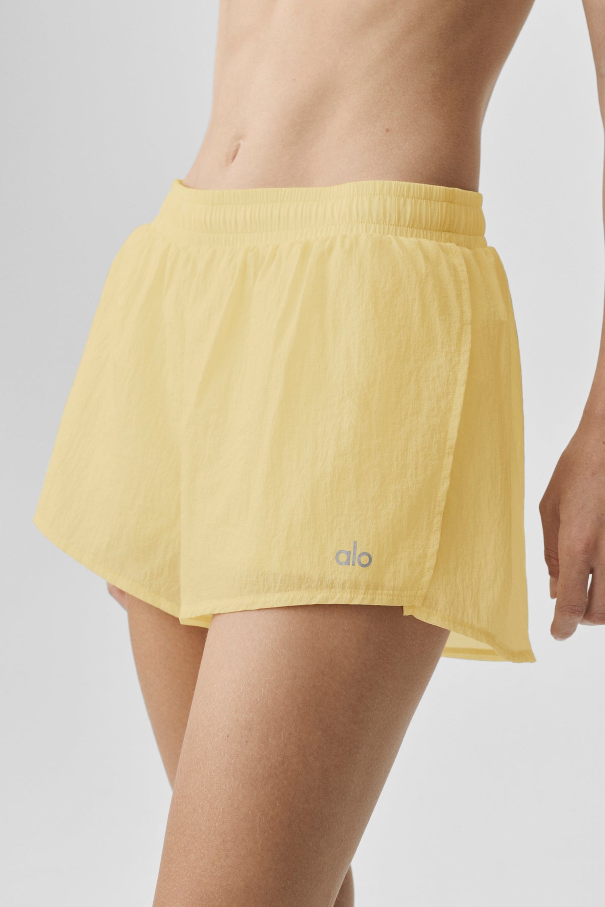 Alo Yoga Mid-Rise Go Time Short in Warm Butter, product image 4 of 4