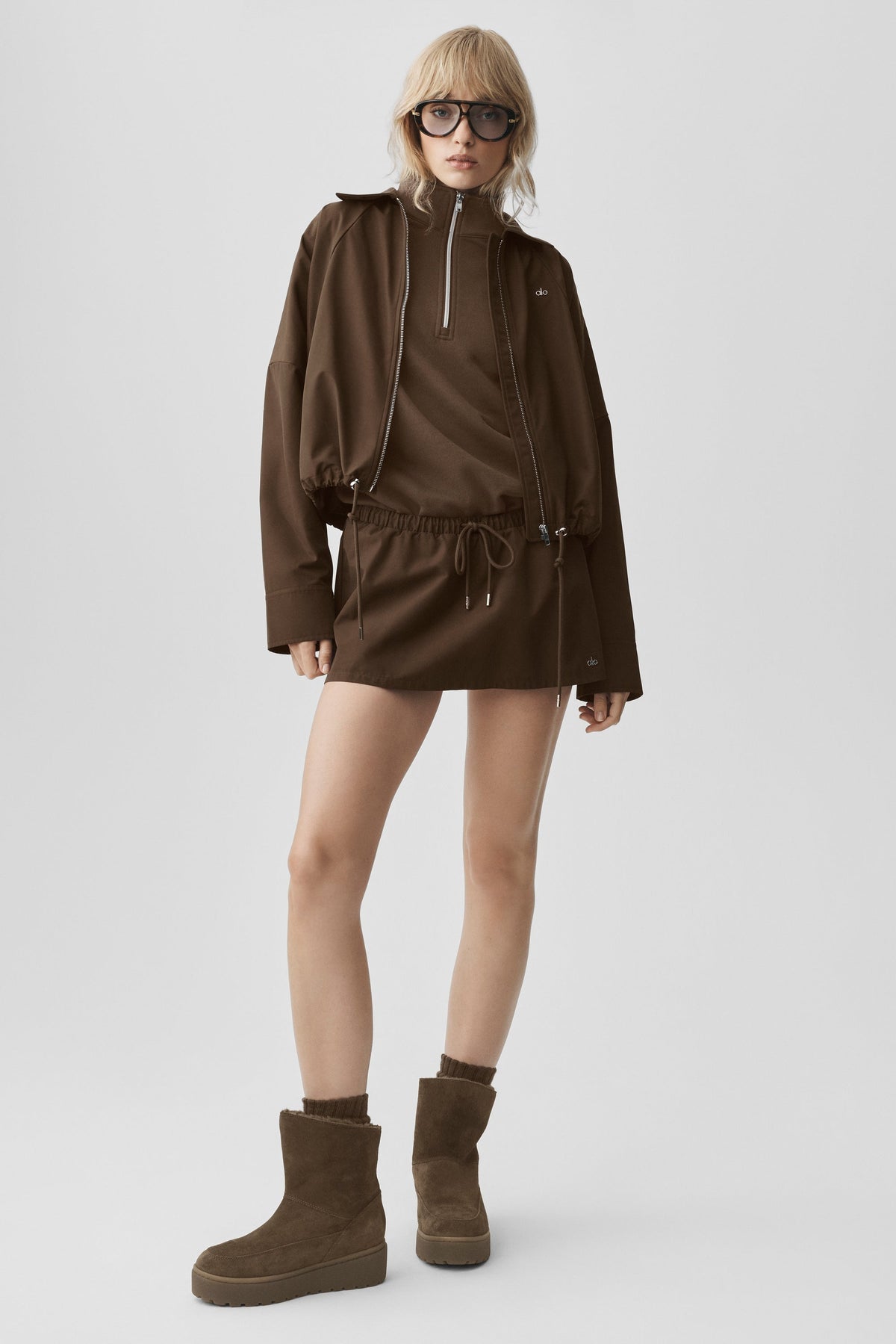 Alo Yoga Low-Rise Best Bet Skirt in Espresso