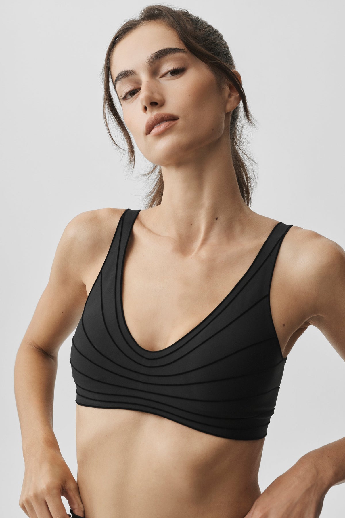 Alo Yoga Airlift Lotus Bra in Black