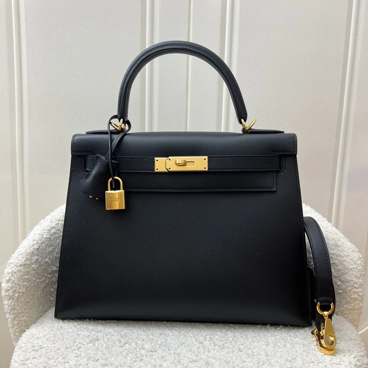 Hermès Kelly 28 Sellier – Black Noir Madame Leather with Gold Hardware - Zeuskicks