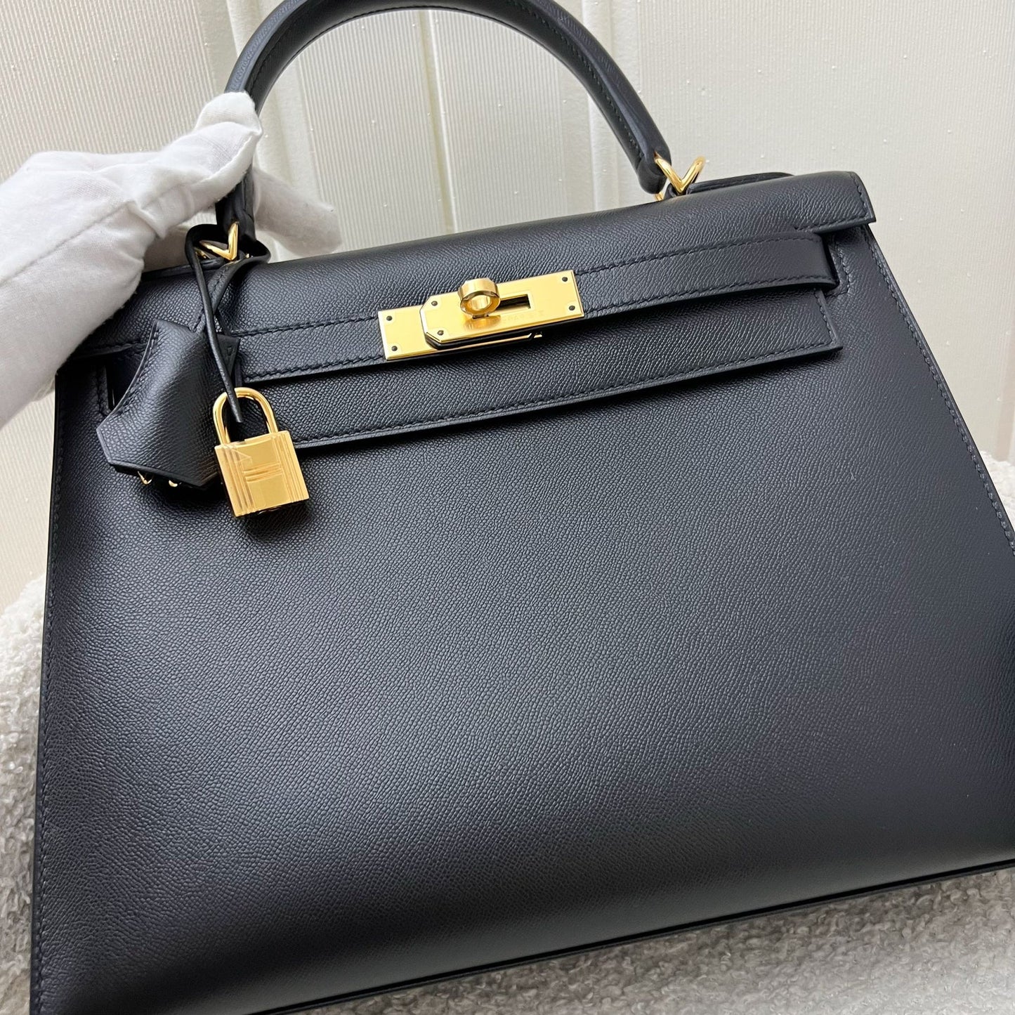 Hermès Kelly 28 Sellier – Black Noir Madame Leather with Gold Hardware - Zeuskicks