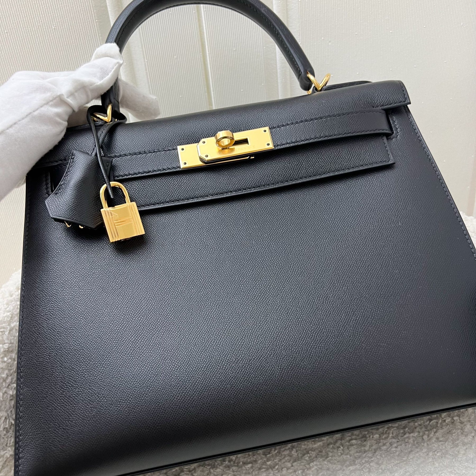 Hermès Kelly 28 Sellier – Black Noir Madame Leather with Gold Hardware - Zeuskicks