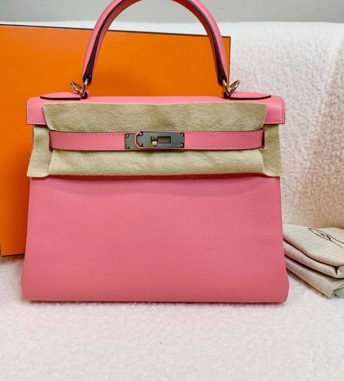 Hermès Kelly 28 K4 – Rose d’Été Swift Leather with Palladium Hardware